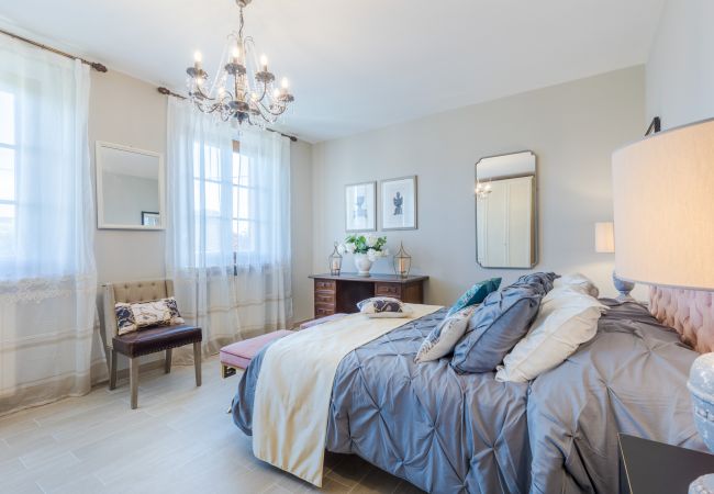 Villa a Lucca - Nonna Bianca, a Genuine Farmhouse in Sant'Alessio, Lucca Villa a Lucca - Nonna Bianca, a Genuine Farmhouse in Sant'Alessio, Lucca