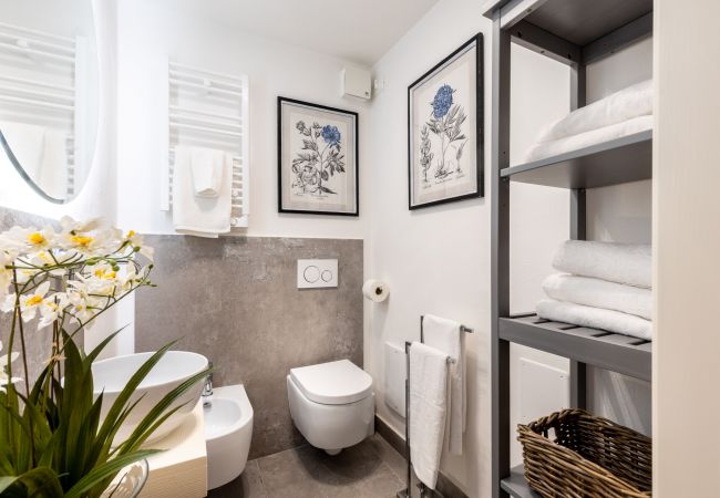 Appartamento a Lucca - A Million Dollar's View: the Lucca Colosseum. Luxury 1 Bedroom, 1 Bathroom Apartment Appartamento a Lucca - A Million Dollar's View: the Lucca Colosseum. Luxury 1 Bedroom, 1 Bathroom Apartment