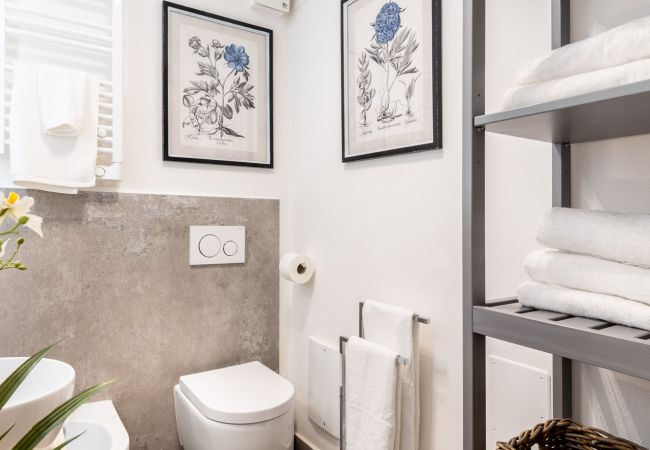 Appartamento a Lucca - A Million Dollar's View: the Lucca Colosseum. Luxury 1 Bedroom, 1 Bathroom Apartment Appartamento a Lucca - A Million Dollar's View: the Lucca Colosseum. Luxury 1 Bedroom, 1 Bathroom Apartment