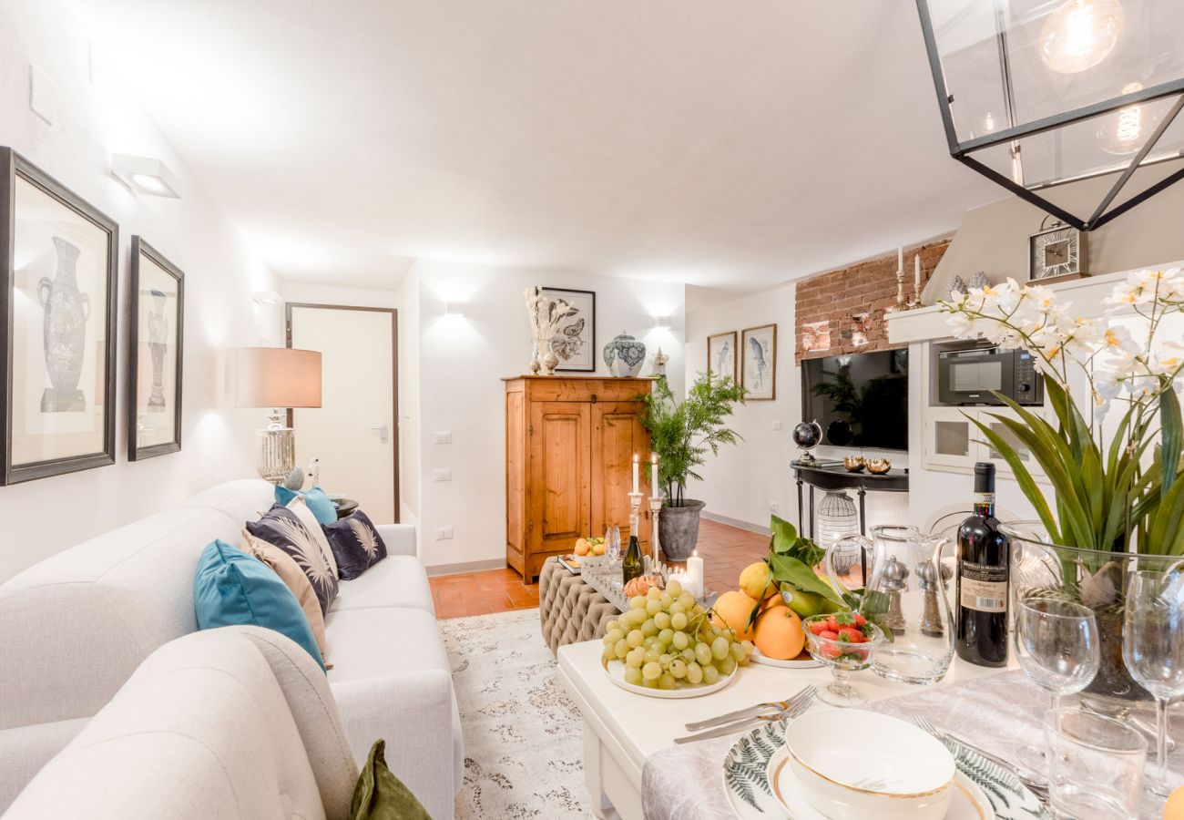 Appartamento a Lucca - A Million Dollar's View: the Lucca Colosseum. Luxury 1 Bedroom, 1 Bathroom Apartment Appartamento a Lucca - A Million Dollar's View: the Lucca Colosseum. Luxury 1 Bedroom, 1 Bathroom Apartment