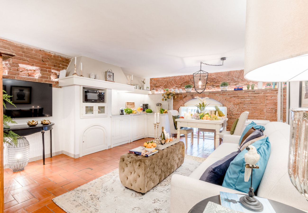 Appartamento a Lucca - A Million Dollar's View: the Lucca Colosseum. Luxury 1 Bedroom, 1 Bathroom Apartment Appartamento a Lucca - A Million Dollar's View: the Lucca Colosseum. Luxury 1 Bedroom, 1 Bathroom Apartment