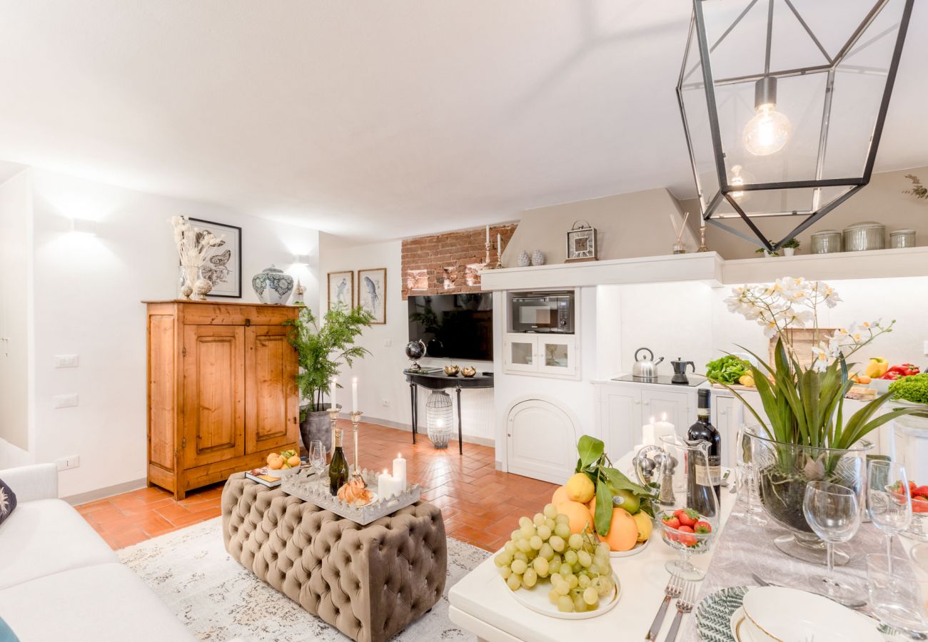 Appartamento a Lucca - A Million Dollar's View: the Lucca Colosseum. Luxury 1 Bedroom, 1 Bathroom Apartment Appartamento a Lucca - A Million Dollar's View: the Lucca Colosseum. Luxury 1 Bedroom, 1 Bathroom Apartment