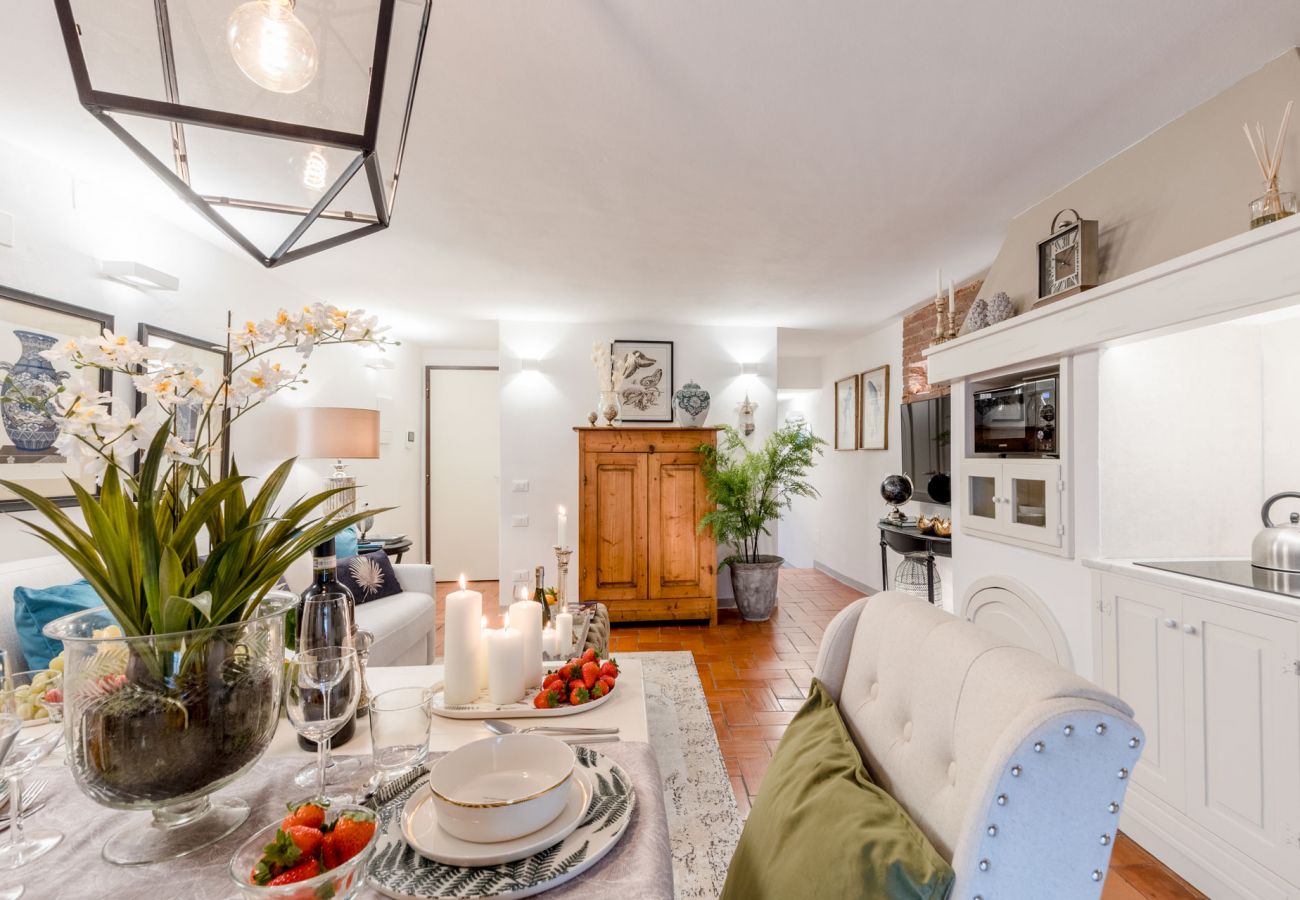 Appartamento a Lucca - A Million Dollar's View: the Lucca Colosseum. Luxury 1 Bedroom, 1 Bathroom Apartment Appartamento a Lucca - A Million Dollar's View: the Lucca Colosseum. Luxury 1 Bedroom, 1 Bathroom Apartment