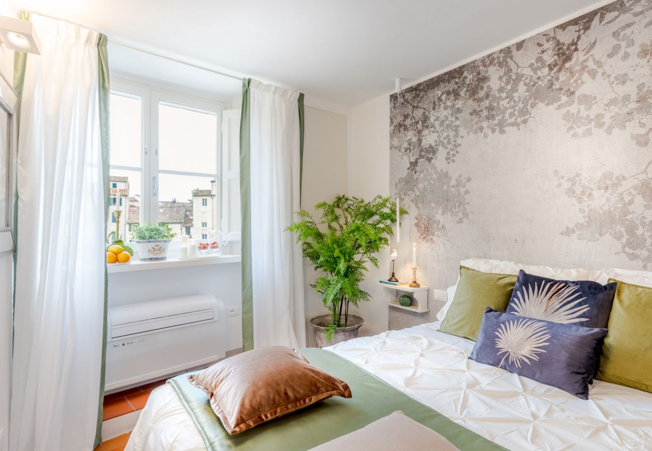 Appartamento a Lucca - A Million Dollar's View: the Lucca Colosseum. Luxury 1 Bedroom, 1 Bathroom Apartment Appartamento a Lucca - A Million Dollar's View: the Lucca Colosseum. Luxury 1 Bedroom, 1 Bathroom Apartment