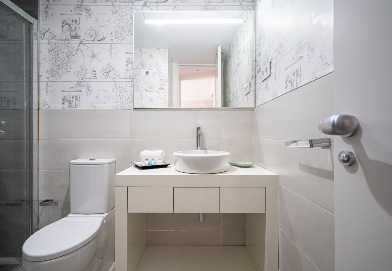 Appartamento a Madrid - REAL PALACE MADRID 2HH, 2 BATHROOMS, 6 PAX Appartamento a Madrid - REAL PALACE MADRID 2HH, 2 BATHROOMS, 6 PAX