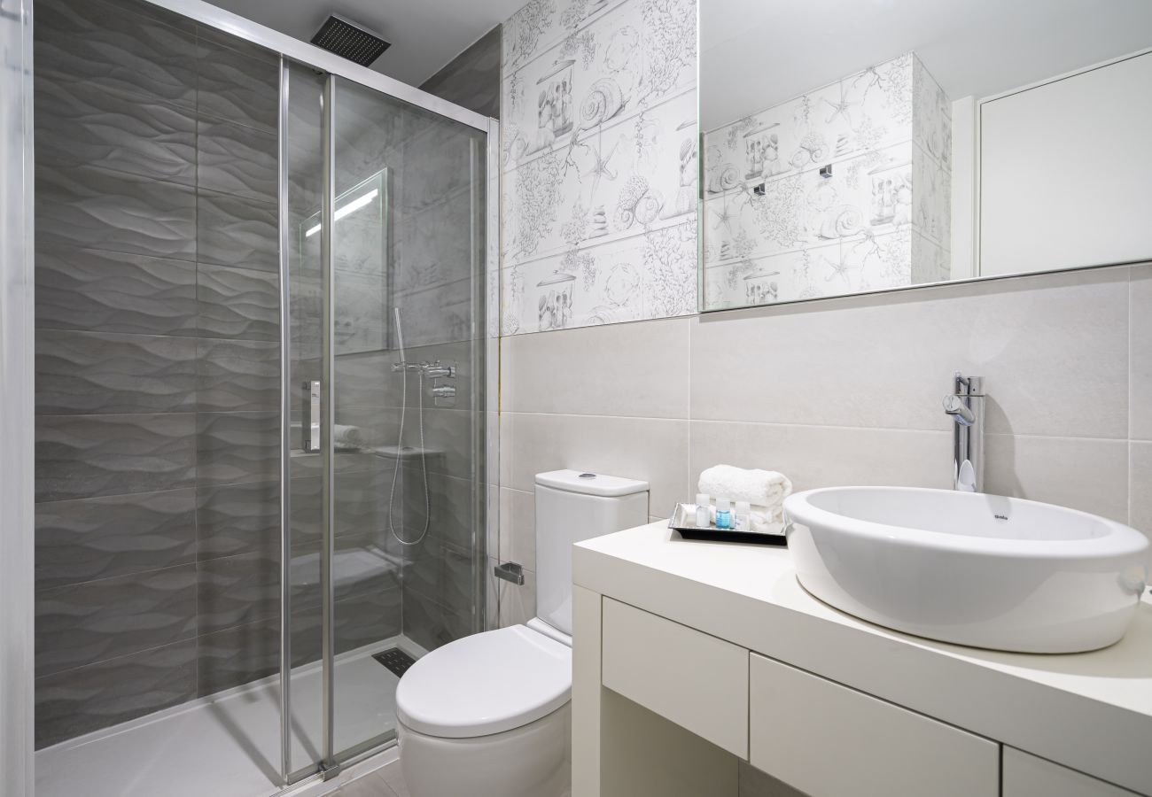 Appartamento a Madrid - REAL PALACE MADRID 2HH, 2 BATHROOMS, 6 PAX Appartamento a Madrid - REAL PALACE MADRID 2HH, 2 BATHROOMS, 6 PAX