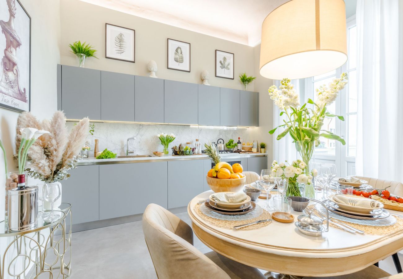Appartamento a Lucca - Casa Gina, a modern charming urban retreat with free parking by the train station and the Walls of Lucca Appartamento a Lucca - Casa Gina, a modern charming urban retreat with free parking by the train station and the Walls of Lucca