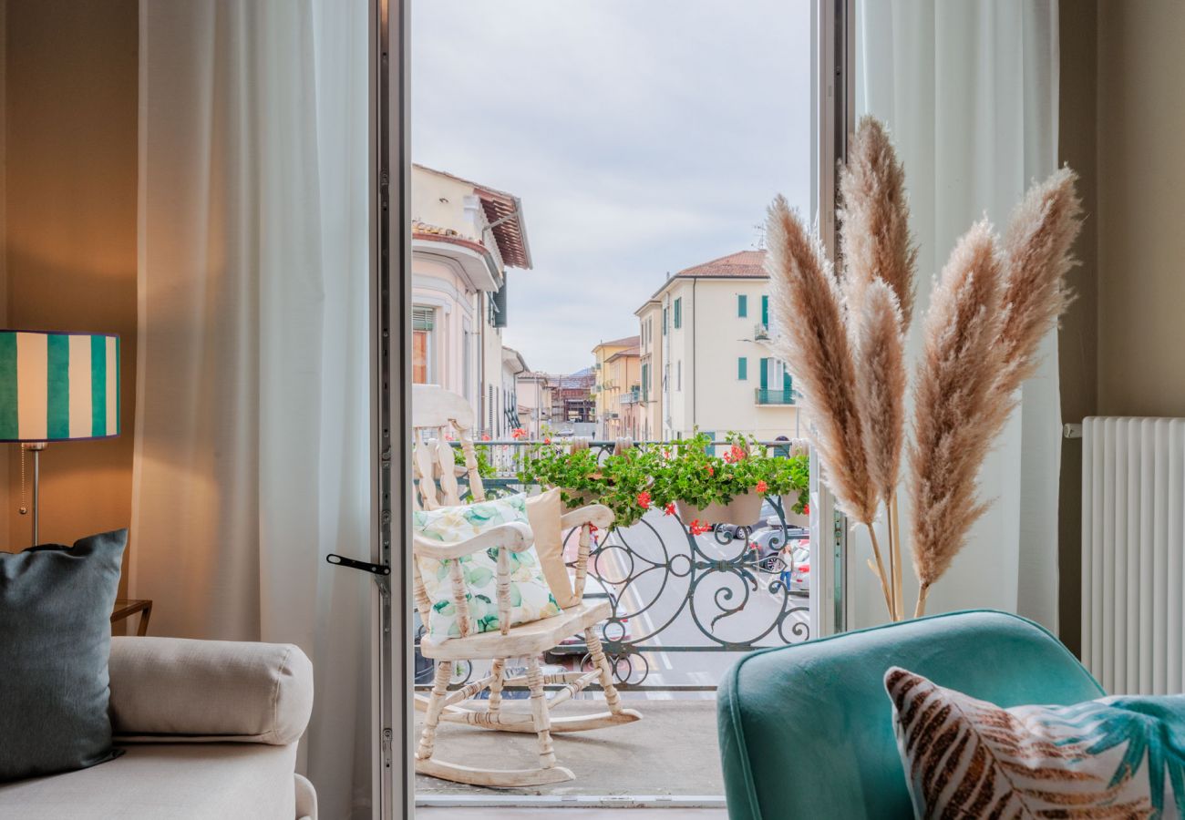 Appartamento a Lucca - Casa Gina, a modern charming urban retreat with free parking by the train station and the Walls of Lucca Appartamento a Lucca - Casa Gina, a modern charming urban retreat with free parking by the train station and the Walls of Lucca