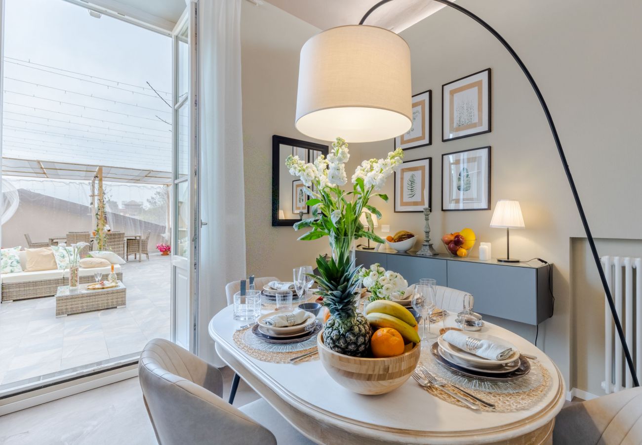 Appartamento a Lucca - Casa Gina, a modern charming urban retreat with free parking by the train station and the Walls of Lucca Appartamento a Lucca - Casa Gina, a modern charming urban retreat with free parking by the train station and the Walls of Lucca