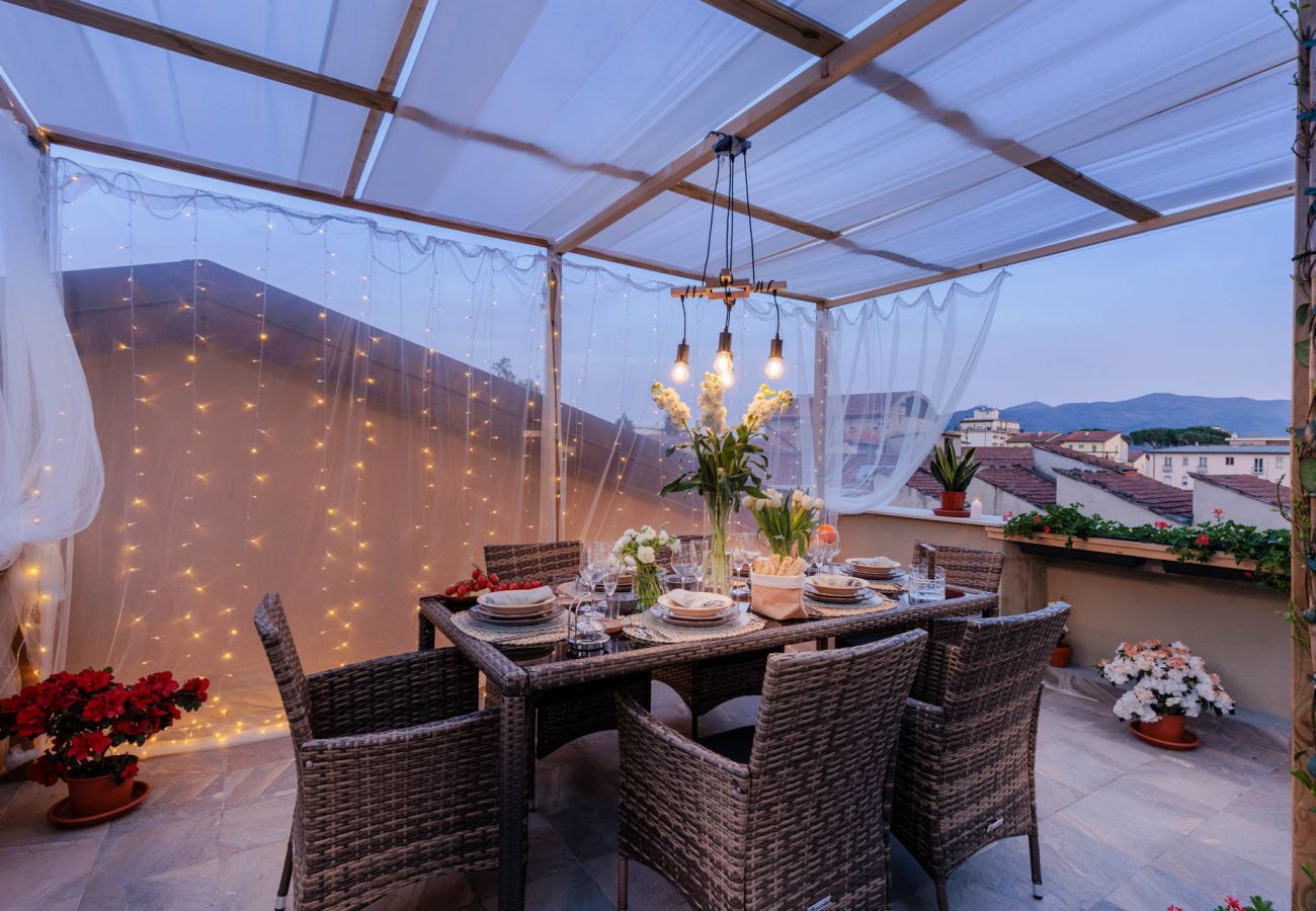 Appartamento a Lucca - Casa Gina, a modern charming urban retreat with free parking by the train station and the Walls of Lucca Appartamento a Lucca - Casa Gina, a modern charming urban retreat with free parking by the train station and the Walls of Lucca