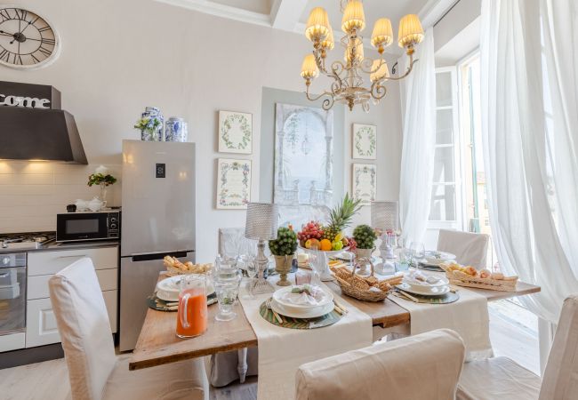 Appartamento a Lucca - Luxury 3 bedrooms Apartment Amazing Views over the Amphiteatre Square inside the Walls of Lucca Appartamento a Lucca - Luxury 3 bedrooms Apartment Amazing Views over the Amphiteatre Square inside the Walls of Lucca