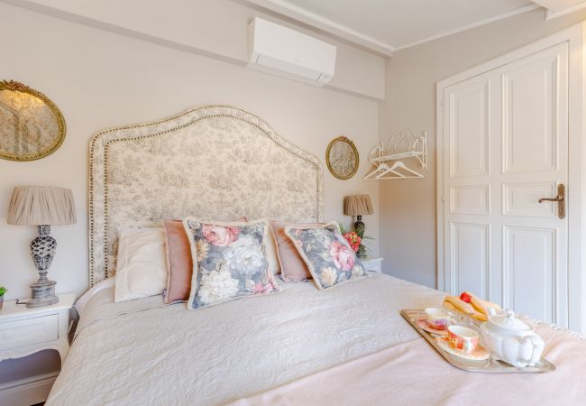 Appartamento a Lucca - Luxury 3 bedrooms Apartment Amazing Views over the Amphiteatre Square inside the Walls of Lucca Appartamento a Lucca - Luxury 3 bedrooms Apartment Amazing Views over the Amphiteatre Square inside the Walls of Lucca