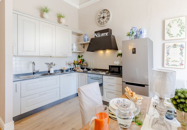 Appartamento a Lucca - Luxury 3 bedrooms Apartment Amazing Views over the Amphiteatre Square inside the Walls of Lucca Appartamento a Lucca - Luxury 3 bedrooms Apartment Amazing Views over the Amphiteatre Square inside the Walls of Lucca