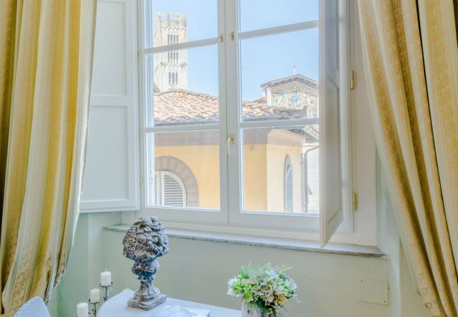 Appartamento a Lucca - Luxury 3 bedrooms Apartment Amazing Views over the Amphiteatre Square inside the Walls of Lucca Appartamento a Lucca - Luxury 3 bedrooms Apartment Amazing Views over the Amphiteatre Square inside the Walls of Lucca