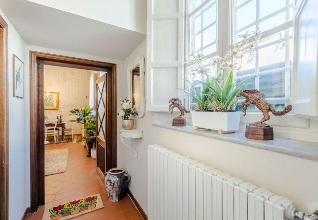 Appartamento a Lucca - The Garden Along The Stream, romantic apartment with private garden inside the walls of Lucca Appartamento a Lucca - The Garden Along The Stream, romantic apartment with private garden inside the walls of Lucca