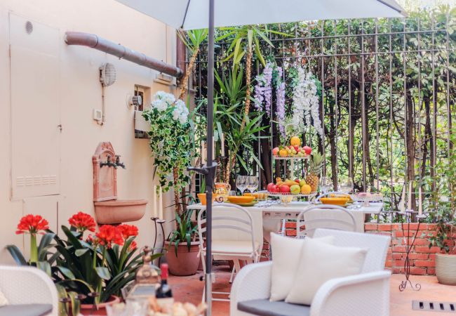 Appartamento a Lucca - The Garden Along The Stream, romantic apartment with private garden inside the walls of Lucca Appartamento a Lucca - The Garden Along The Stream, romantic apartment with private garden inside the walls of Lucca