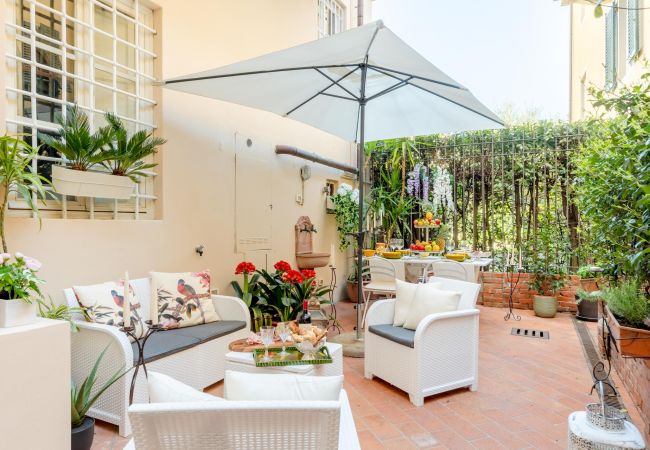 Appartamento a Lucca - The Garden Along The Stream, romantic apartment with private garden inside the walls of Lucca Appartamento a Lucca - The Garden Along The Stream, romantic apartment with private garden inside the walls of Lucca