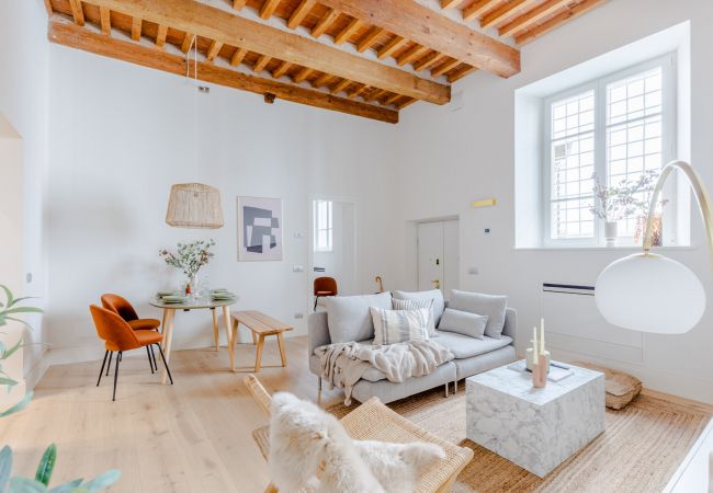  a Lucca - Casa Lazzaro Contemporary Ground Floor Apartment inside the walls of Lucca