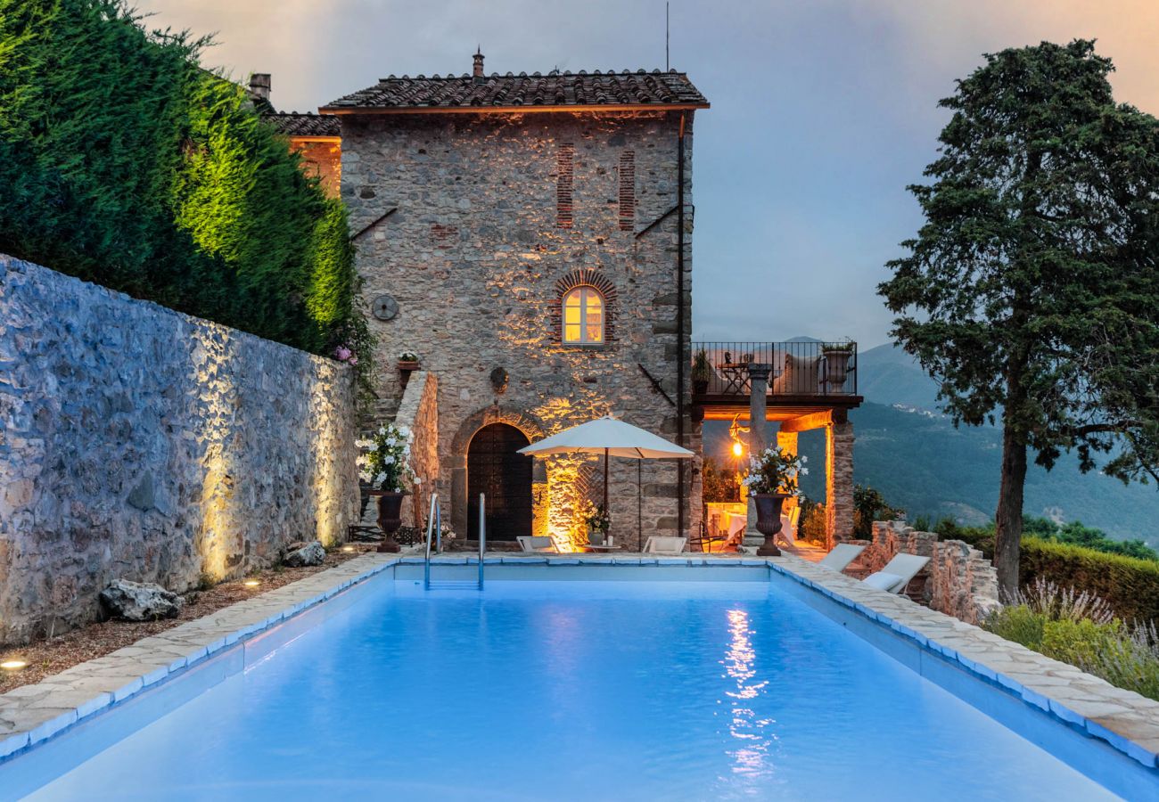 Villa a Borgo a Mozzano - Gran Burrone, a Luxury Castle with Pool in Borgo a Mozzano close to Lucca and Garfagnana