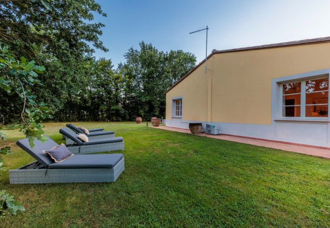 Villa a Lucca - Charming Cottage with Private Pool in Lucca Villa a Lucca - Charming Cottage with Private Pool in Lucca