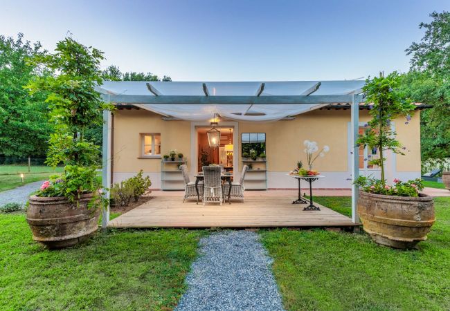 Villa a Lucca - Charming Cottage with Private Pool in Lucca Villa a Lucca - Charming Cottage with Private Pool in Lucca
