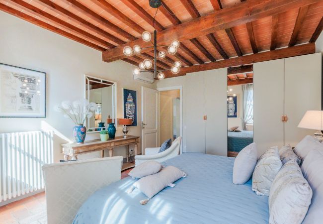 Appartamento a Lucca - Casa Lucky, Romantic Modern 3 bedrooms Penthouse inside the Walls of Lucca Appartamento a Lucca - Casa Lucky, Romantic Modern 3 bedrooms Penthouse inside the Walls of Lucca