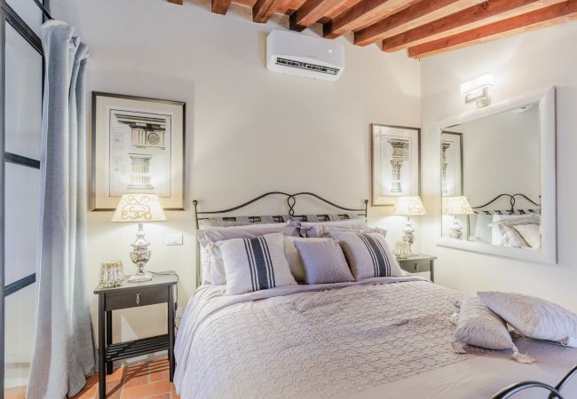Appartamento a Lucca - Casa Lucky, Romantic Modern 3 bedrooms Penthouse inside the Walls of Lucca Appartamento a Lucca - Casa Lucky, Romantic Modern 3 bedrooms Penthouse inside the Walls of Lucca