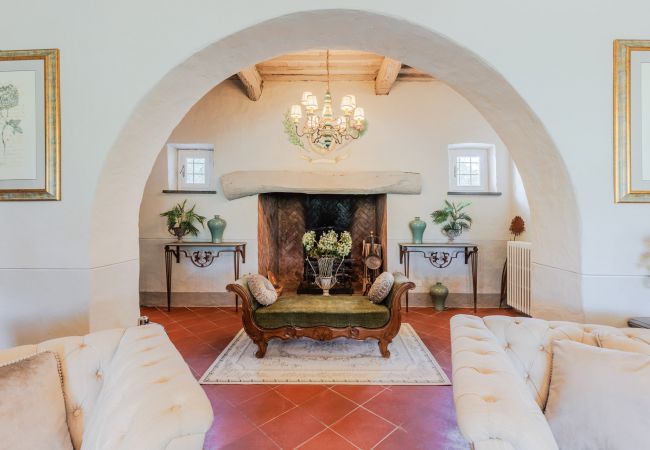 Villa a Capannori - Villa Noa, Romantic 8 bedroom Luxury Farmhouse with Private Pool on the Lucca Hills Villa a Capannori - Villa Noa, Romantic 8 bedroom Luxury Farmhouse with Private Pool on the Lucca Hills