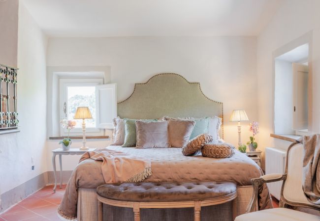 Villa a Capannori - Villa Noa, Romantic 8 bedroom Luxury Farmhouse with Private Pool on the Lucca Hills Villa a Capannori - Villa Noa, Romantic 8 bedroom Luxury Farmhouse with Private Pool on the Lucca Hills