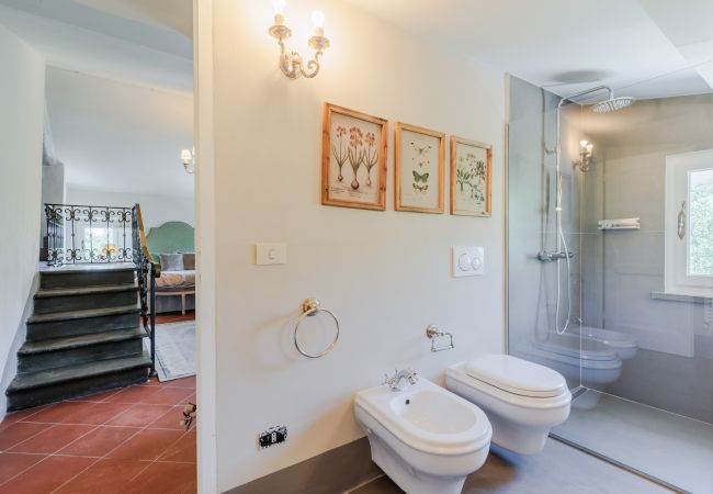 Villa a Capannori - Villa Noa, Romantic 8 bedroom Luxury Farmhouse with Private Pool on the Lucca Hills Villa a Capannori - Villa Noa, Romantic 8 bedroom Luxury Farmhouse with Private Pool on the Lucca Hills