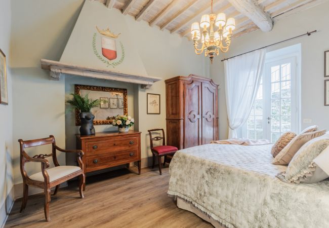 Villa a Capannori - Villa Noa, Romantic 8 bedroom Luxury Farmhouse with Private Pool on the Lucca Hills Villa a Capannori - Villa Noa, Romantic 8 bedroom Luxury Farmhouse with Private Pool on the Lucca Hills