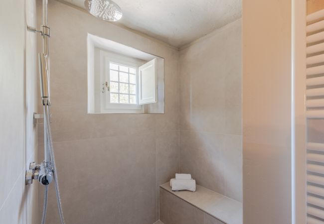 Villa a Capannori - Villa Noa, Romantic 8 bedroom Luxury Farmhouse with Private Pool on the Lucca Hills Villa a Capannori - Villa Noa, Romantic 8 bedroom Luxury Farmhouse with Private Pool on the Lucca Hills