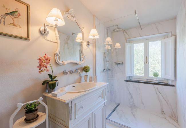 Villa a Capannori - Villa Noa, Romantic 8 bedroom Luxury Farmhouse with Private Pool on the Lucca Hills Villa a Capannori - Villa Noa, Romantic 8 bedroom Luxury Farmhouse with Private Pool on the Lucca Hills