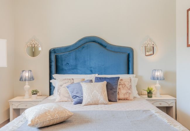 Villa a Capannori - Villa Noa, Romantic 8 bedroom Luxury Farmhouse with Private Pool on the Lucca Hills Villa a Capannori - Villa Noa, Romantic 8 bedroom Luxury Farmhouse with Private Pool on the Lucca Hills
