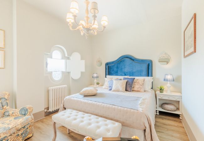 Villa a Capannori - Villa Noa, Romantic 8 bedroom Luxury Farmhouse with Private Pool on the Lucca Hills Villa a Capannori - Villa Noa, Romantic 8 bedroom Luxury Farmhouse with Private Pool on the Lucca Hills