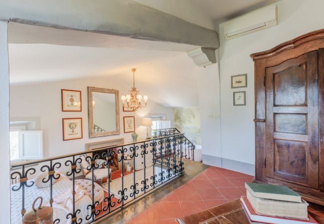 Villa a Capannori - Villa Noa, Romantic 8 bedroom Luxury Farmhouse with Private Pool on the Lucca Hills Villa a Capannori - Villa Noa, Romantic 8 bedroom Luxury Farmhouse with Private Pool on the Lucca Hills