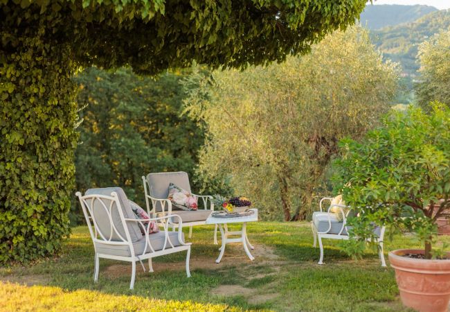 Villa a Capannori - Villa Noa, Romantic 8 bedroom Luxury Farmhouse with Private Pool on the Lucca Hills Villa a Capannori - Villa Noa, Romantic 8 bedroom Luxury Farmhouse with Private Pool on the Lucca Hills