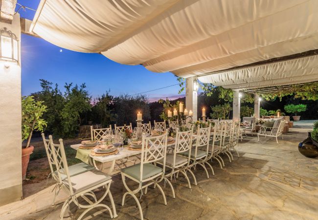Villa a Capannori - Villa Noa, Romantic 8 bedroom Luxury Farmhouse with Private Pool on the Lucca Hills Villa a Capannori - Villa Noa, Romantic 8 bedroom Luxury Farmhouse with Private Pool on the Lucca Hills