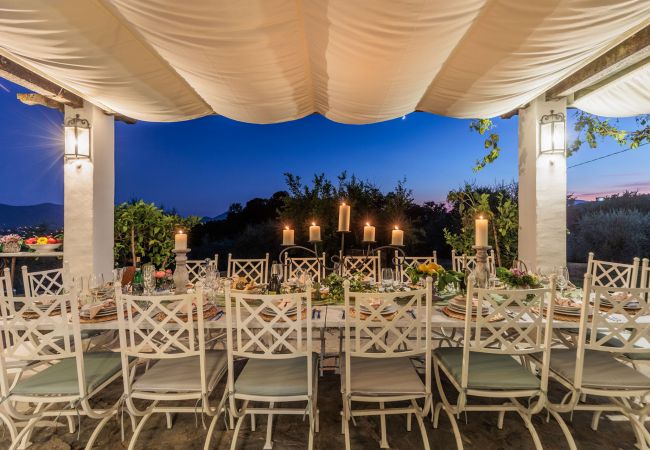 Villa a Capannori - Villa Noa, Romantic 8 bedroom Luxury Farmhouse with Private Pool on the Lucca Hills Villa a Capannori - Villa Noa, Romantic 8 bedroom Luxury Farmhouse with Private Pool on the Lucca Hills