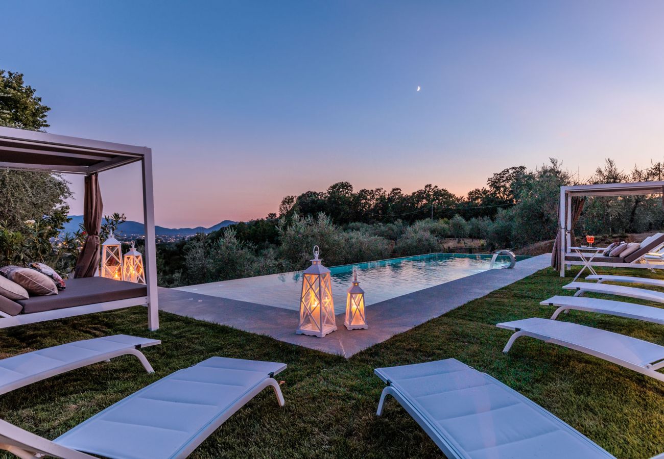 Villa a Capannori - Villa Noa, Romantic 8 bedroom Luxury Farmhouse with Private Pool on the Lucca Hills Villa a Capannori - Villa Noa, Romantic 8 bedroom Luxury Farmhouse with Private Pool on the Lucca Hills