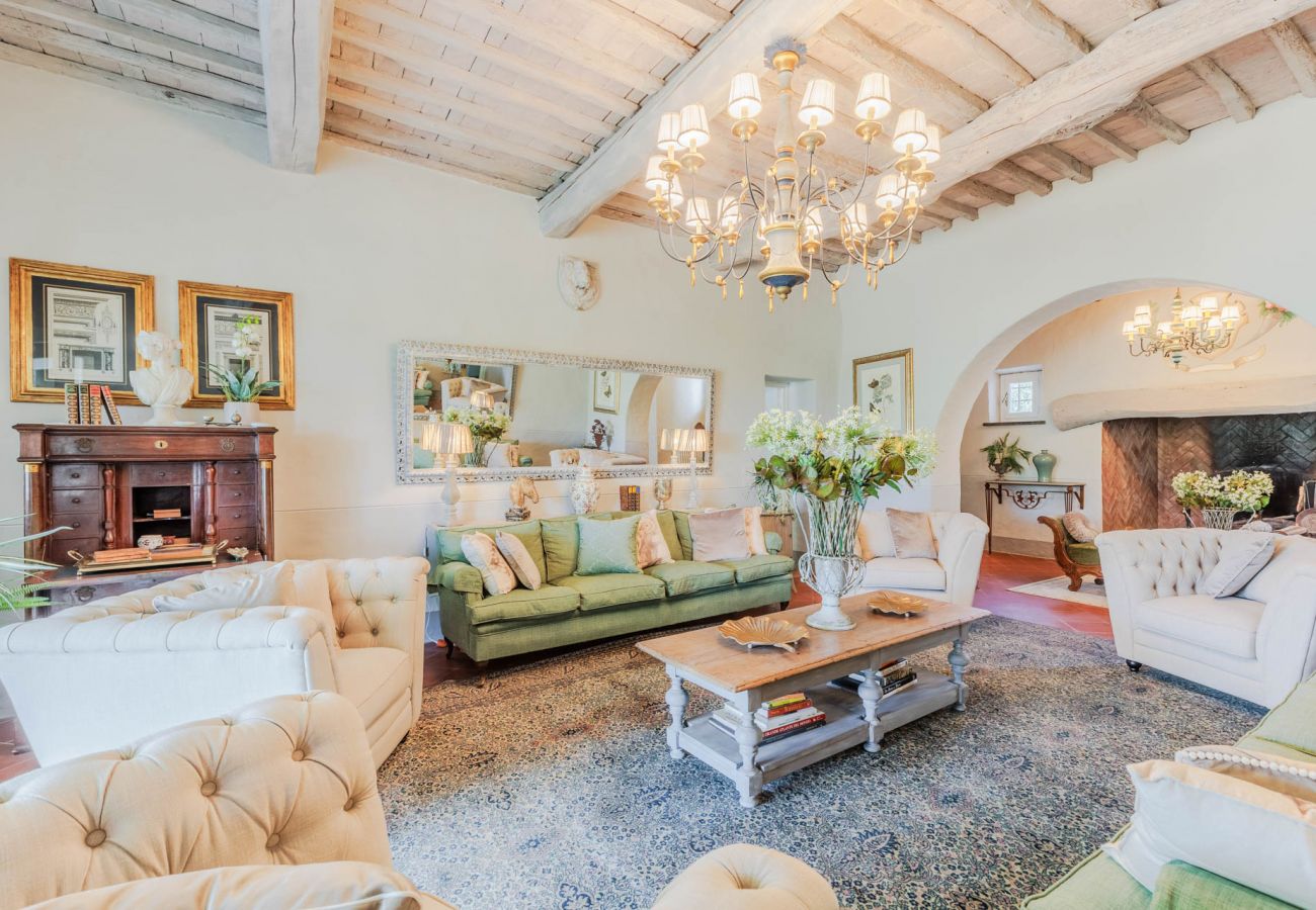 Villa a Capannori - Villa Noa, Romantic 8 bedroom Luxury Farmhouse with Private Pool on the Lucca Hills Villa a Capannori - Villa Noa, Romantic 8 bedroom Luxury Farmhouse with Private Pool on the Lucca Hills