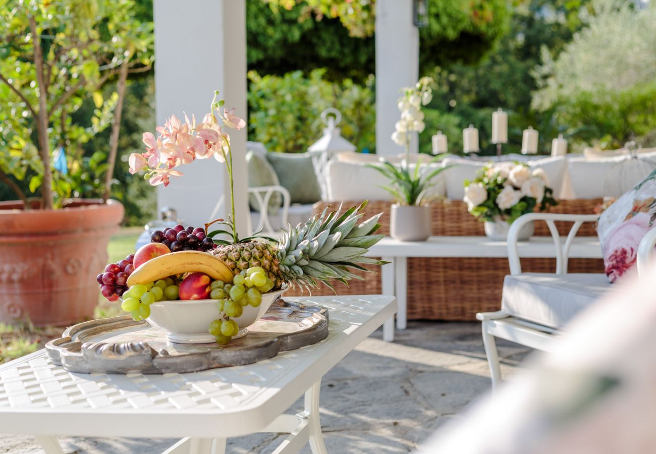 Villa a Capannori - Villa Noa, Romantic 8 bedroom Luxury Farmhouse with Private Pool on the Lucca Hills Villa a Capannori - Villa Noa, Romantic 8 bedroom Luxury Farmhouse with Private Pool on the Lucca Hills