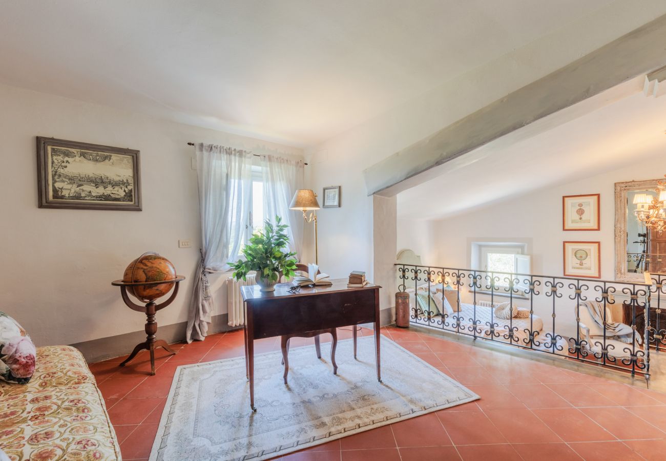 Villa a Capannori - Villa Noa, Romantic 8 bedroom Luxury Farmhouse with Private Pool on the Lucca Hills Villa a Capannori - Villa Noa, Romantic 8 bedroom Luxury Farmhouse with Private Pool on the Lucca Hills
