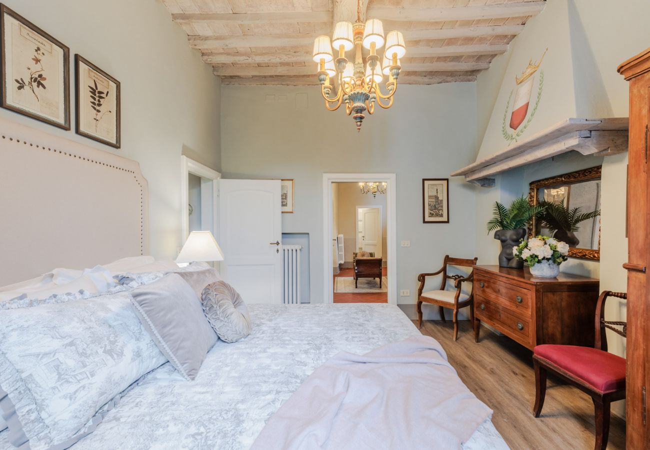 Villa a Capannori - Villa Noa, Romantic 8 bedroom Luxury Farmhouse with Private Pool on the Lucca Hills Villa a Capannori - Villa Noa, Romantic 8 bedroom Luxury Farmhouse with Private Pool on the Lucca Hills