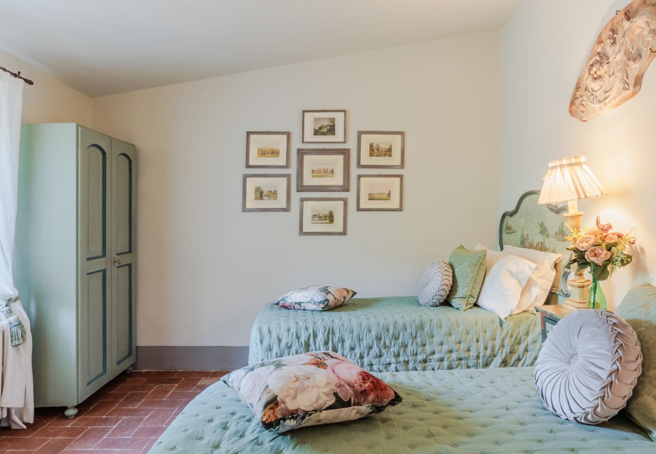 Villa a Capannori - Villa Noa, Romantic 8 bedroom Luxury Farmhouse with Private Pool on the Lucca Hills Villa a Capannori - Villa Noa, Romantic 8 bedroom Luxury Farmhouse with Private Pool on the Lucca Hills
