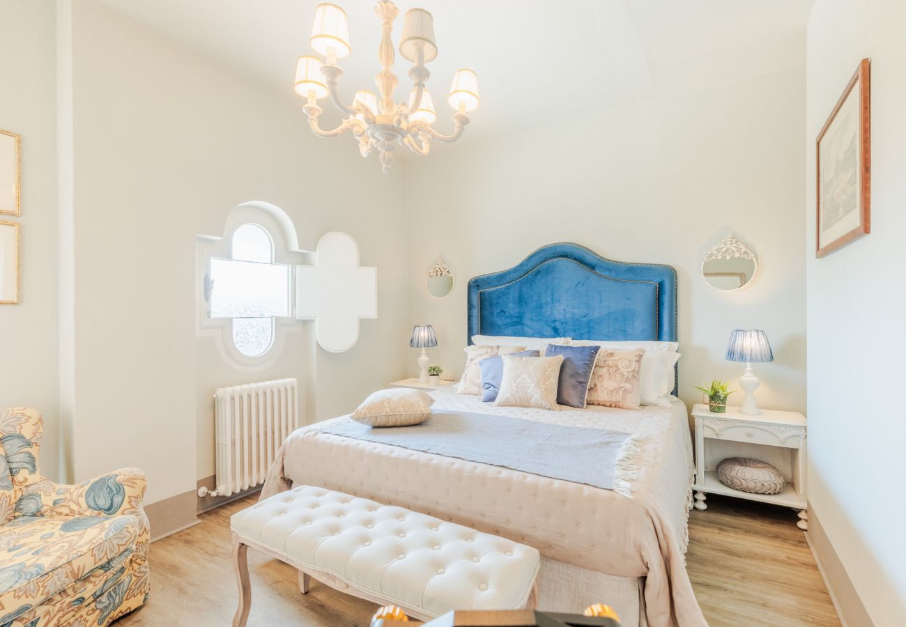 Villa a Capannori - Villa Noa, Romantic 8 bedroom Luxury Farmhouse with Private Pool on the Lucca Hills Villa a Capannori - Villa Noa, Romantic 8 bedroom Luxury Farmhouse with Private Pool on the Lucca Hills