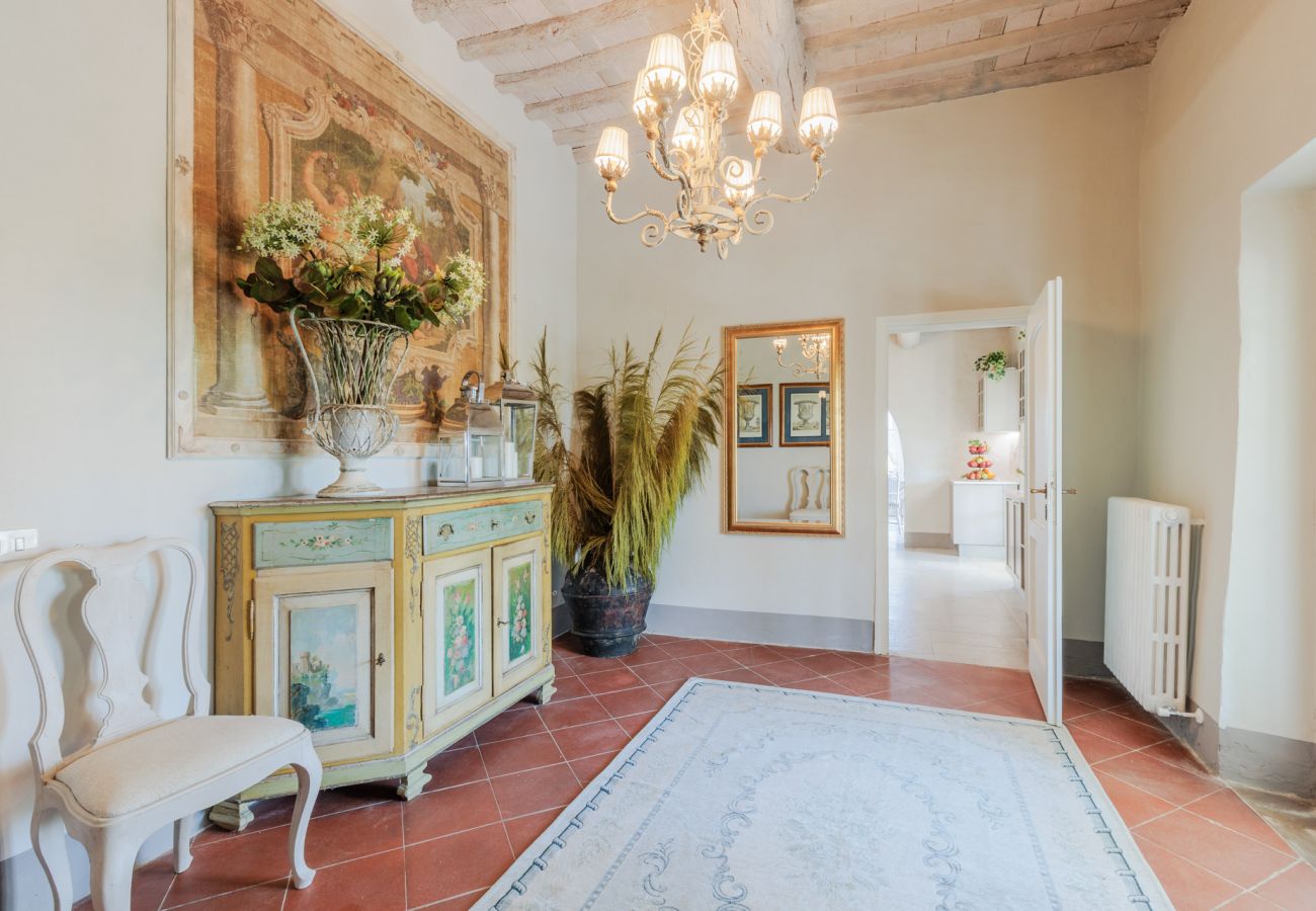 Villa a Capannori - Villa Noa, Romantic 8 bedroom Luxury Farmhouse with Private Pool on the Lucca Hills Villa a Capannori - Villa Noa, Romantic 8 bedroom Luxury Farmhouse with Private Pool on the Lucca Hills