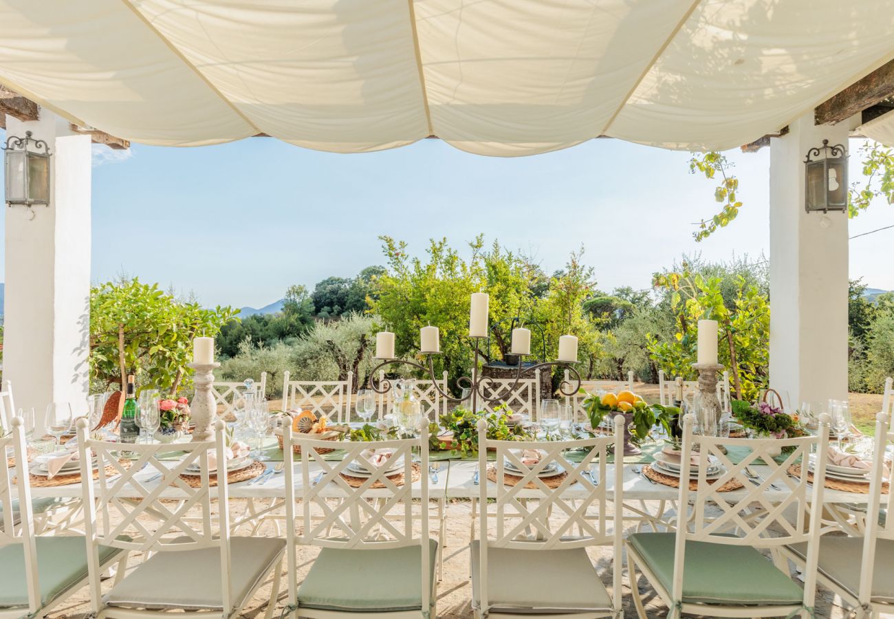 Villa a Capannori - Villa Noa, Romantic 8 bedroom Luxury Farmhouse with Private Pool on the Lucca Hills Villa a Capannori - Villa Noa, Romantic 8 bedroom Luxury Farmhouse with Private Pool on the Lucca Hills