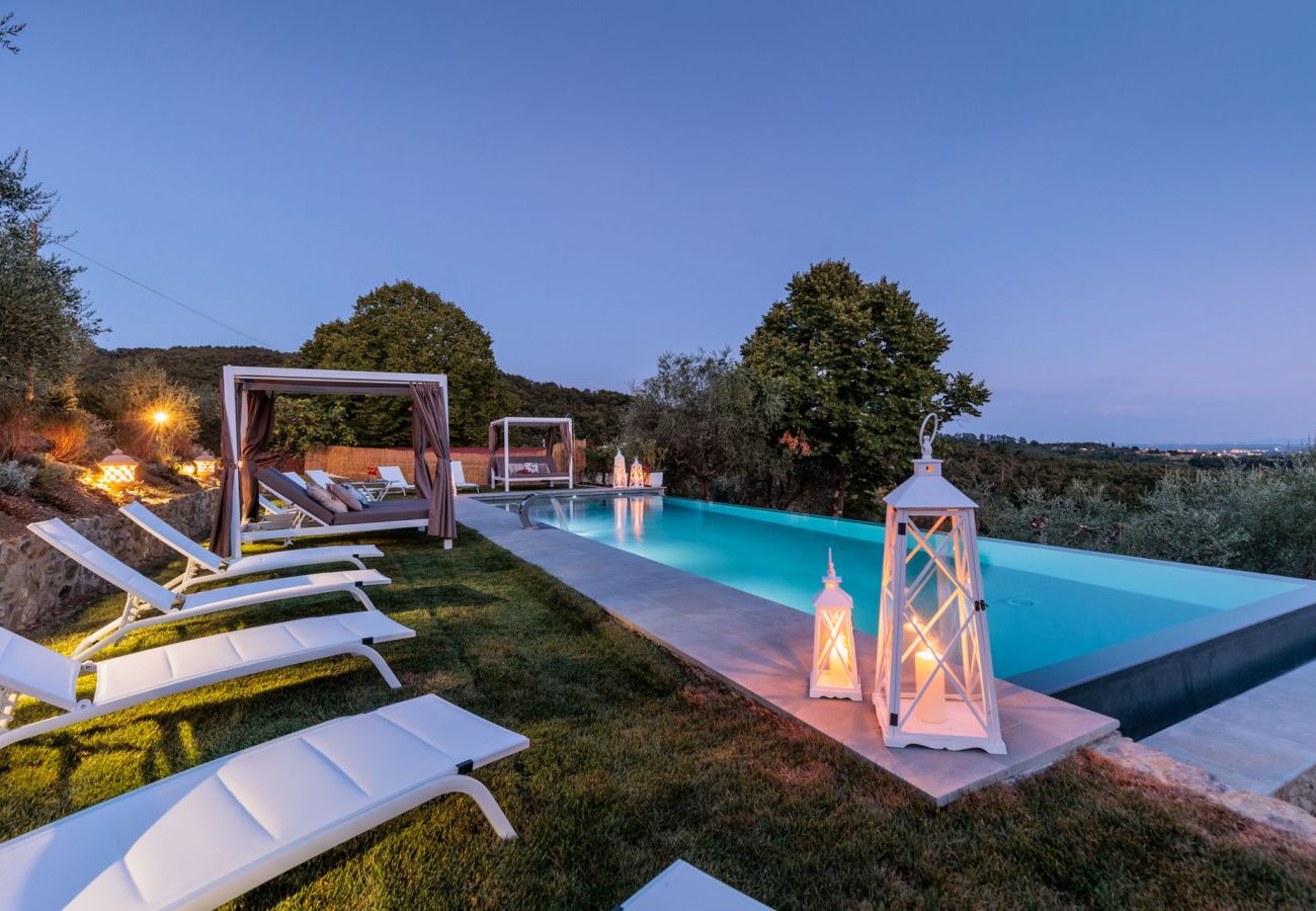 Villa a Capannori - Villa Noa, Romantic 8 bedroom Luxury Farmhouse with Private Pool on the Lucca Hills Villa a Capannori - Villa Noa, Romantic 8 bedroom Luxury Farmhouse with Private Pool on the Lucca Hills