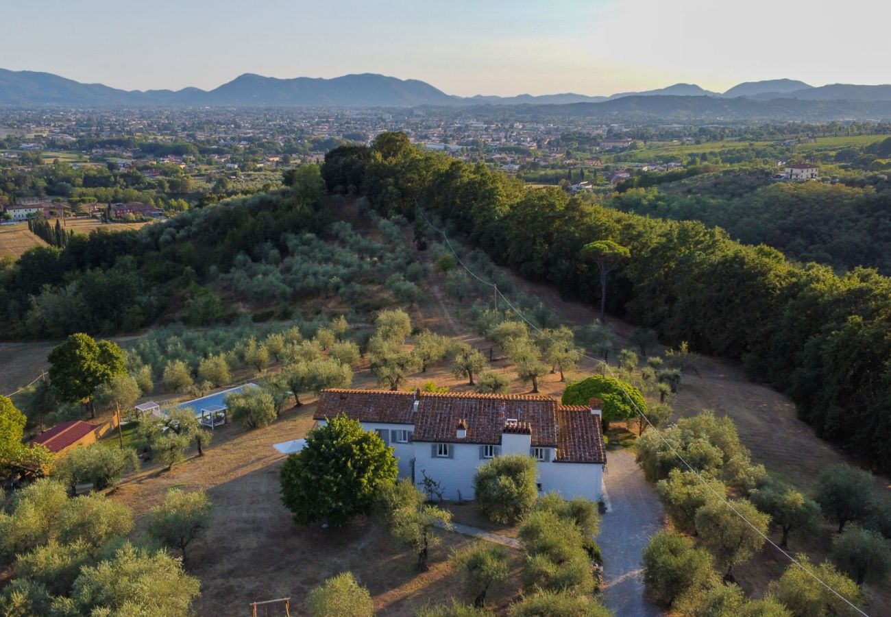 Villa a Capannori - Villa Noa, Romantic 8 bedroom Luxury Farmhouse with Private Pool on the Lucca Hills Villa a Capannori - Villa Noa, Romantic 8 bedroom Luxury Farmhouse with Private Pool on the Lucca Hills